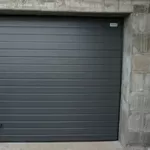 Подъемные гаражные ворота из металлических панелей